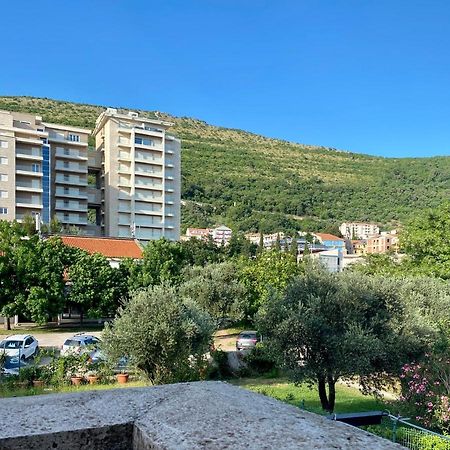 Family Beachfront Apartment Petrovac Exteriör bild