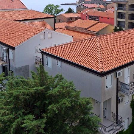 Family Beachfront Apartment Petrovac Exteriör bild