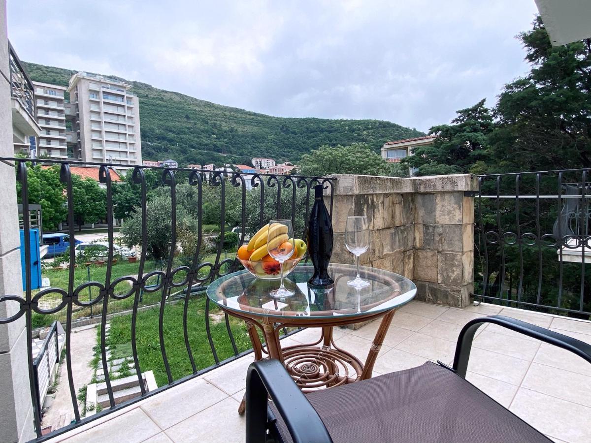 Family Beachfront Apartment Petrovac Exteriör bild