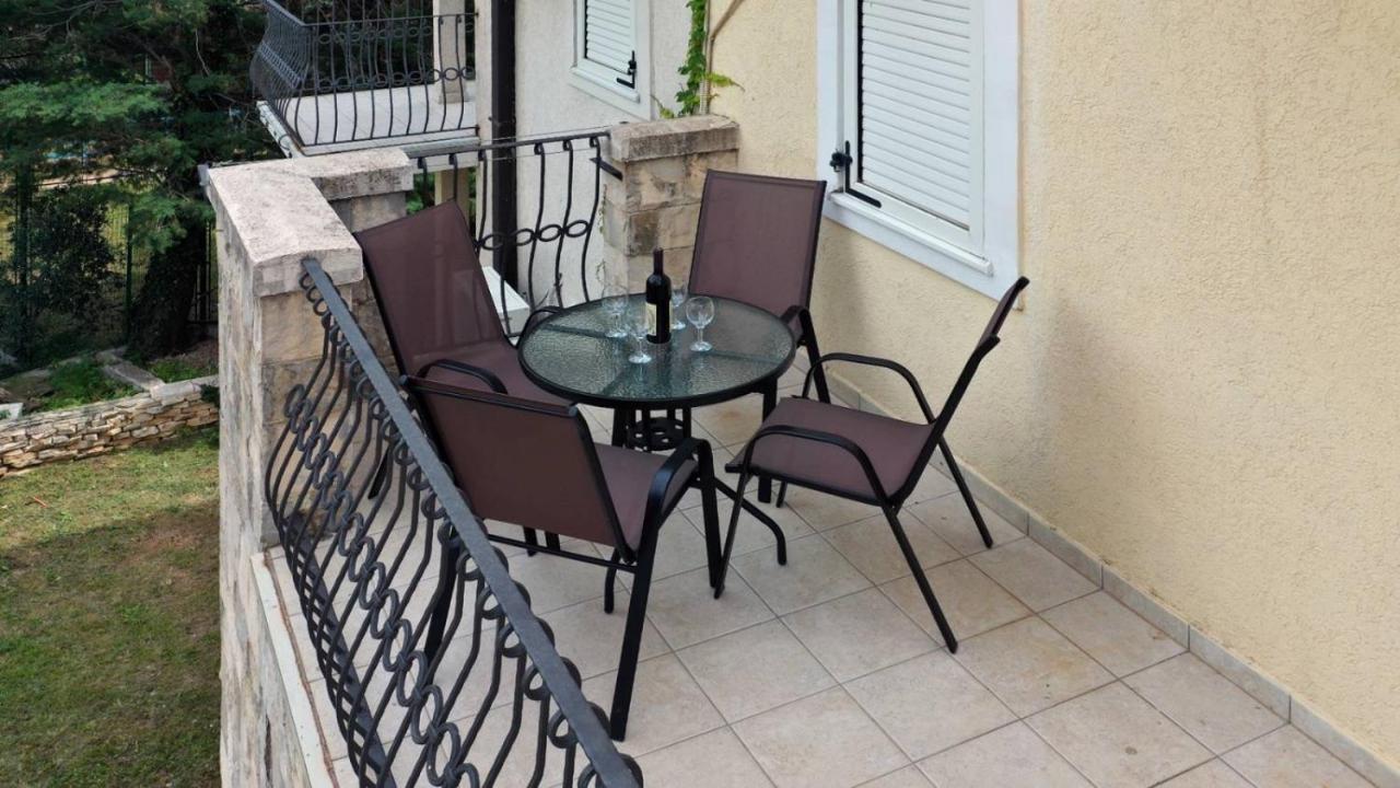 Family Beachfront Apartment Petrovac Exteriör bild