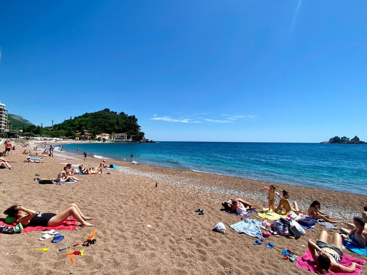 Family Beachfront Apartment Petrovac Exteriör bild