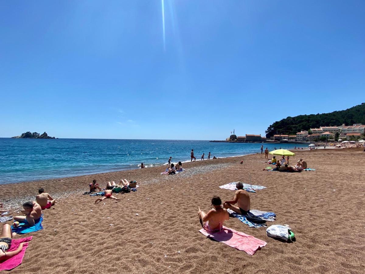 Family Beachfront Apartment Petrovac Exteriör bild